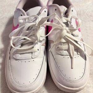 Nike Women’s White and Pink Sneakers